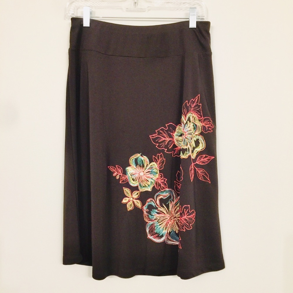 Brown midis skirt with floral embroidered design